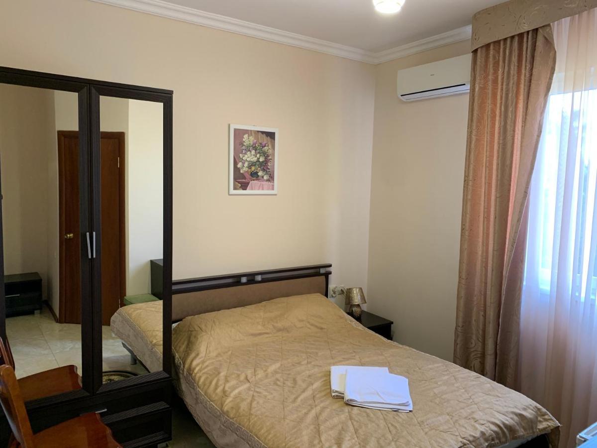 Guest House Aphyn Leto Gagry Exterior photo