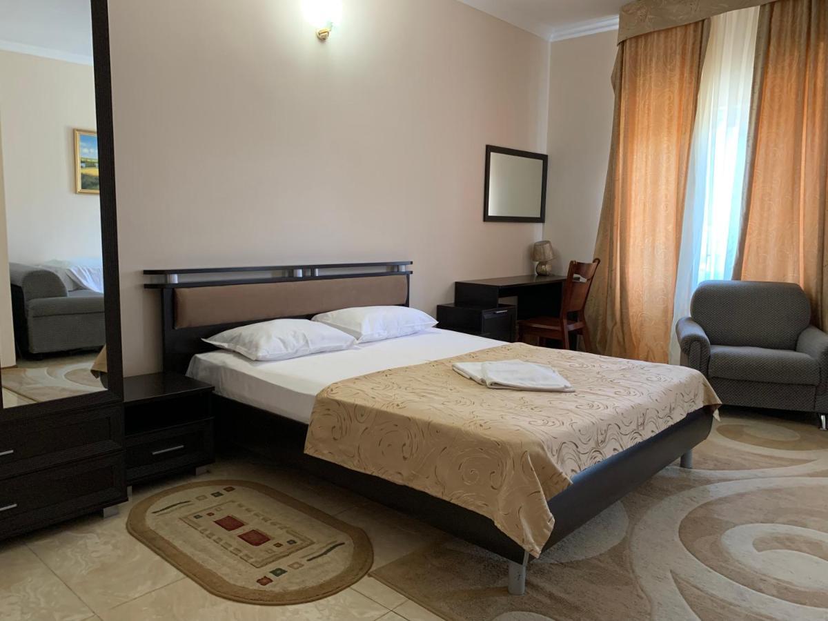 Guest House Aphyn Leto Gagry Exterior photo