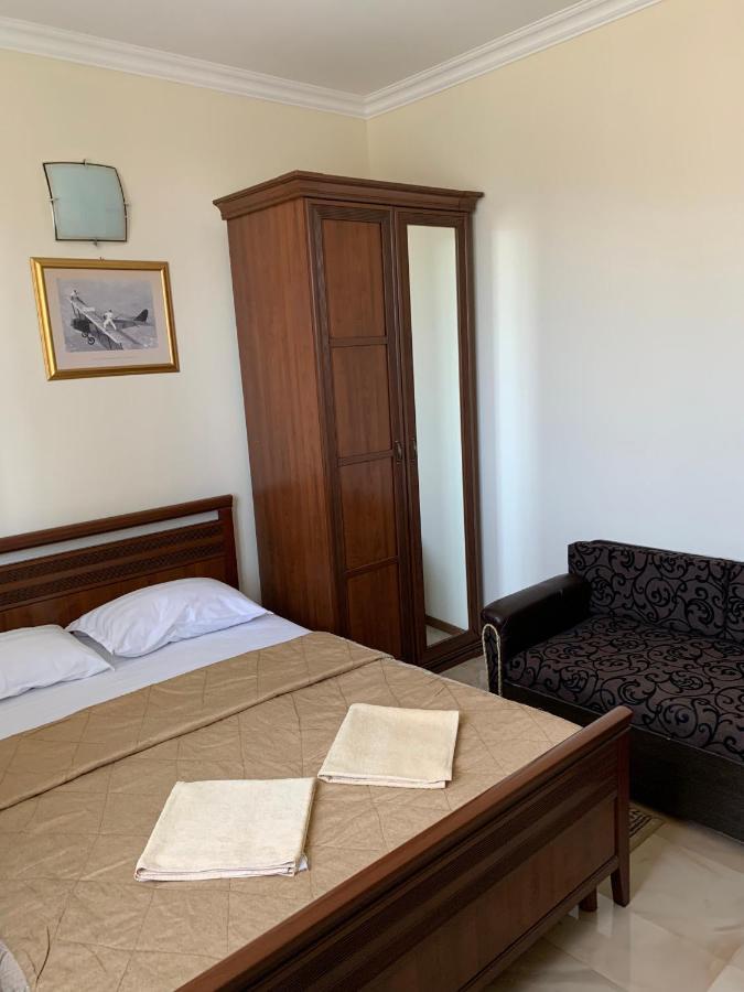 Guest House Aphyn Leto Gagry Exterior photo