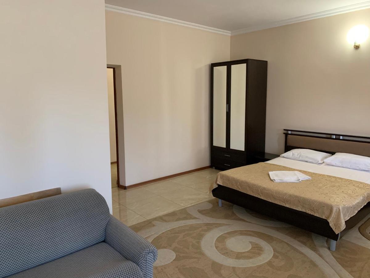 Guest House Aphyn Leto Gagry Exterior photo